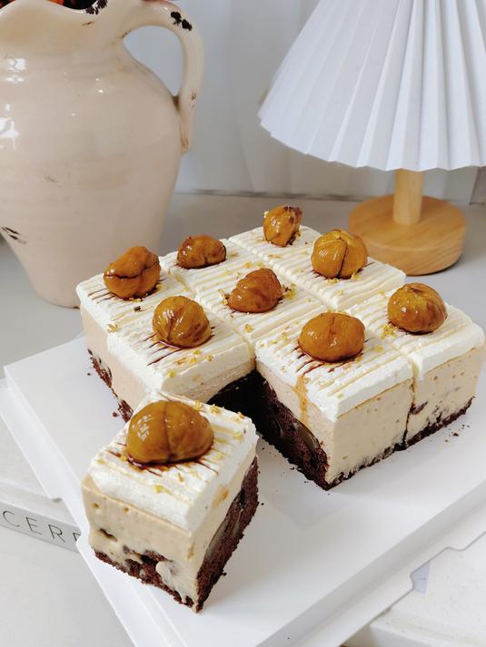 秋冬特色甜品|栗子布朗尼慕斯蛋糕～