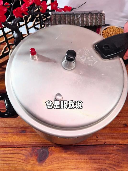 dm这个酱板鸭是我湖南朋友强力安利的，真的好吃到停不下来！