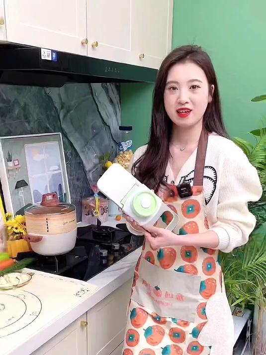 家里有小朋友的,可以备上这个刨丝器,切菜太方便了