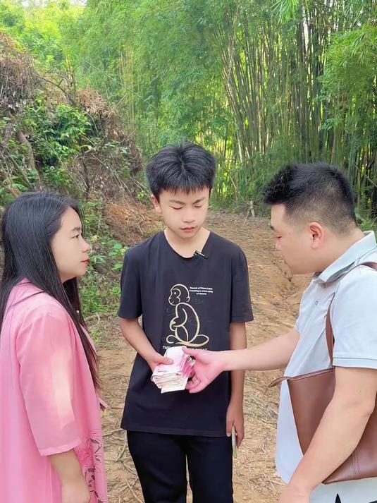 康师傅火鸡面辣迪嘶哈舞