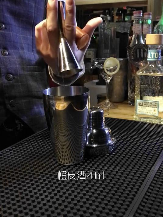 玛格丽特 龙舌兰类鸡尾酒的代表 也被称作鸡尾酒皇后