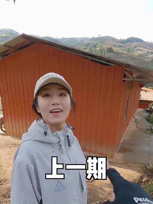 勇闯泰国原始森林，帅小伙携女友寻找稀有蓝色神仙鱼#户外##钓鱼##旅游#