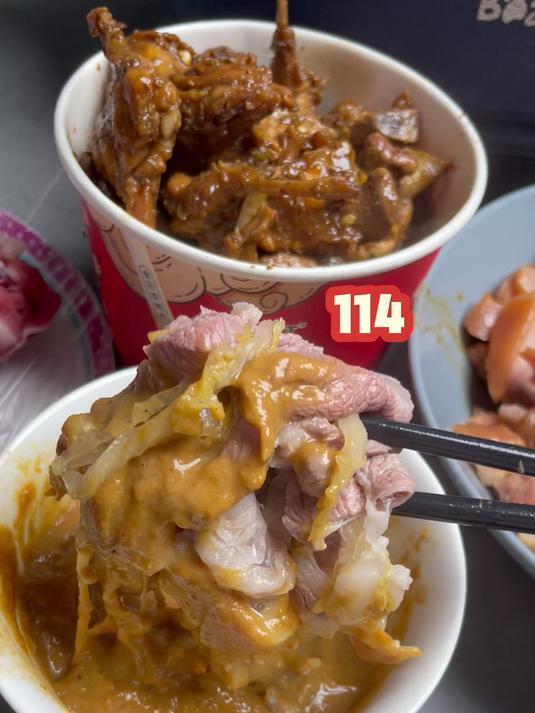 谁能拒绝得了这一口酸菜火锅?