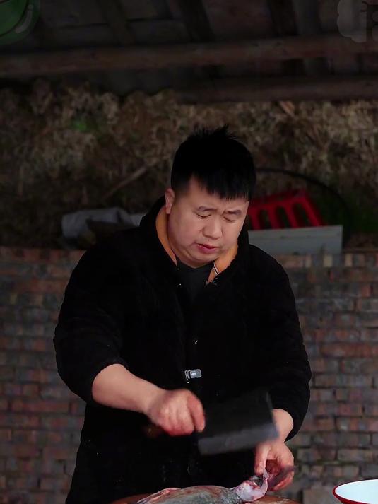 用土鸡土鸭招待,亲朋好友欢聚一堂