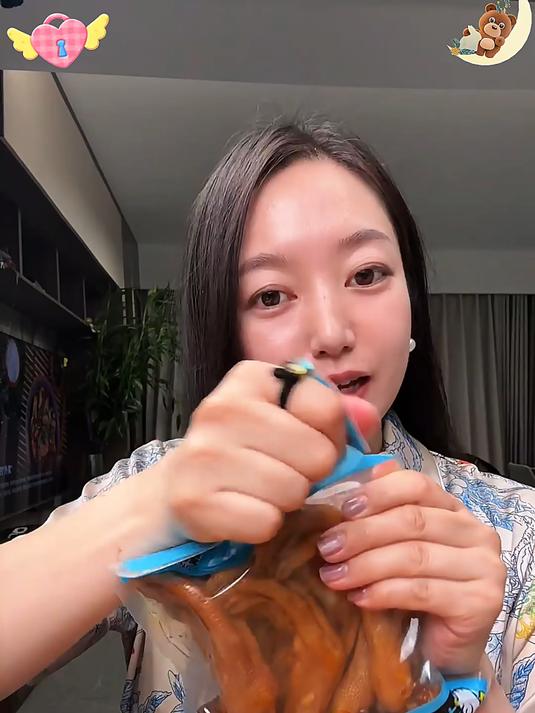 个大肉厚的泡鸭爪子呀家人