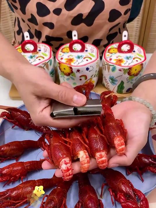 吃小龙虾必备!一夹一拽1秒给 龙虾剥壳 虾钳虾尾轻松搞定
