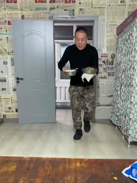 五花肉白菜炖豆腐粉条，土豆干配咸菜鸡下货，农村饮食健康生活