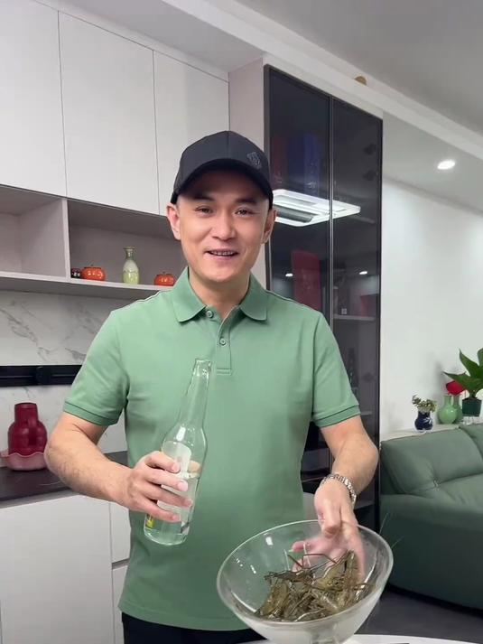 白灼虾的做法千千万，我唯独只爱这一款，吃的是一种情怀