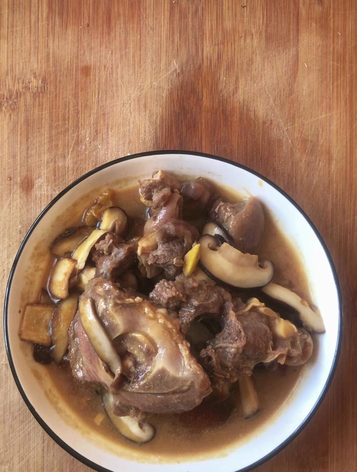 家常炖羊肉的做法,分享一道羊肉炖香菇