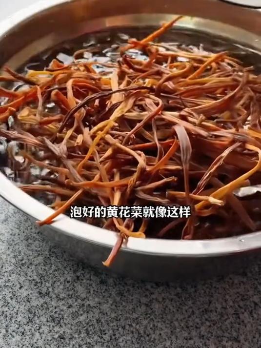 没胃口就吃它!酸辣爆炒黄花菜,爽脆可口添饭不停!