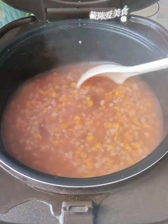 饱含谷物香气,健康美味的大碴子粥