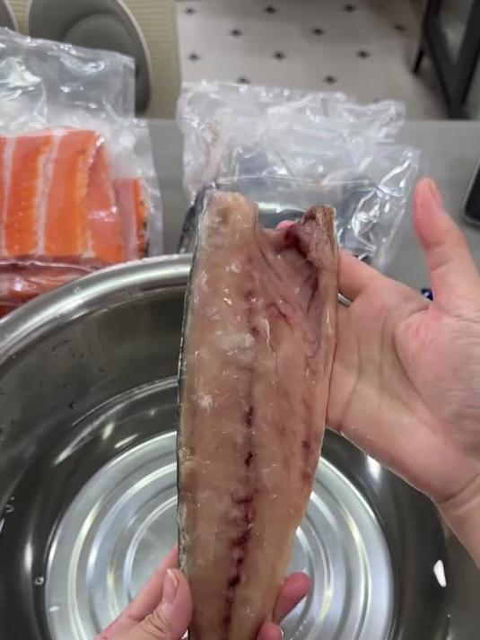 小狗的零食小鱼干 做了一批鱼类小零食，期待鲭鱼成品！