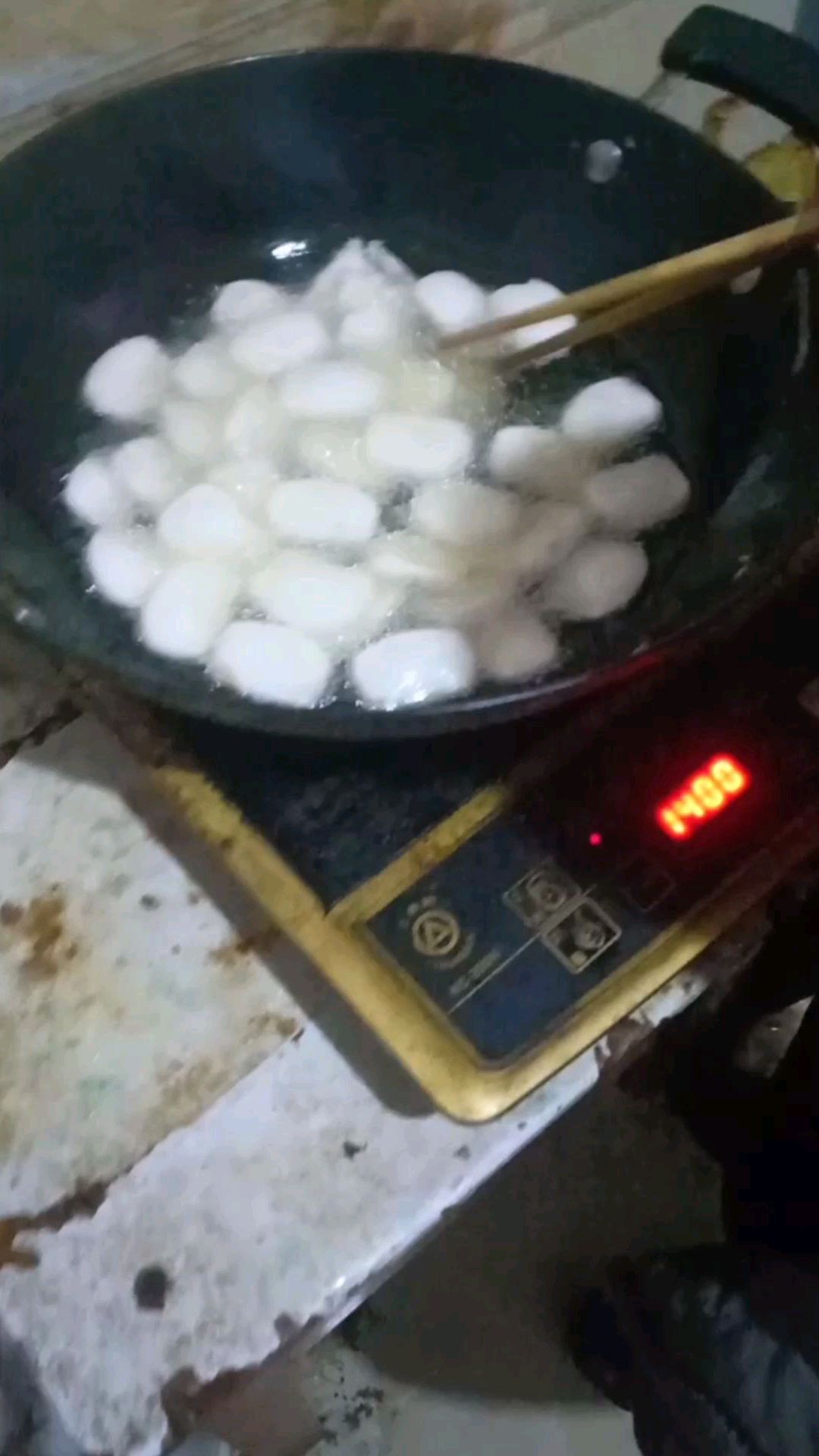 生活就要用心创造,今天给大家带来两种寓意好的年糕和荸荠有什么好处!