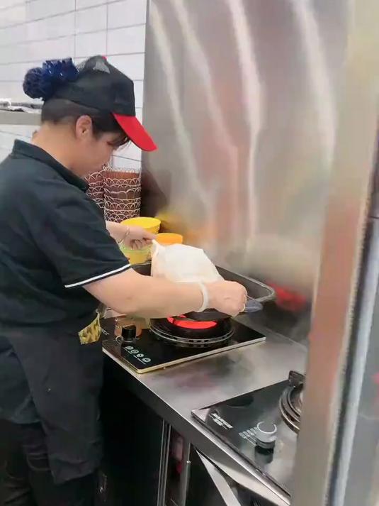 鱼做糊了厨师长买单