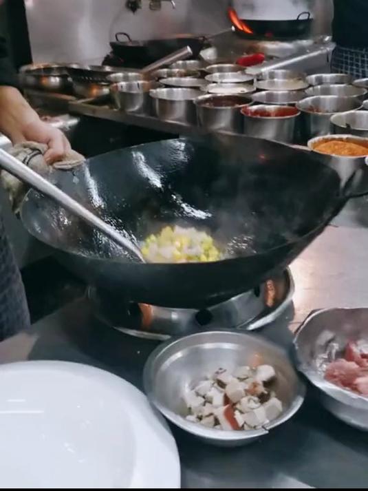 《甜豌豆玉米炒虾仁》虾仁 玉米粒 甜豌豆