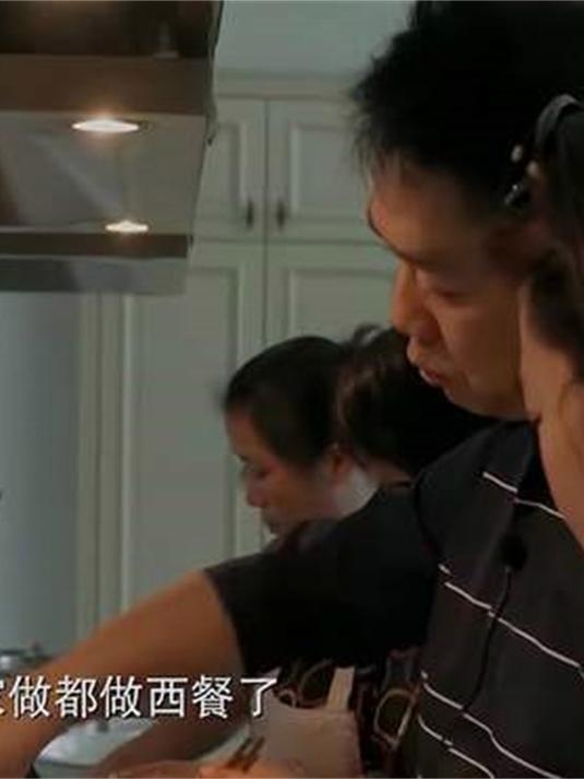 刘强东有多宠章泽天?在家下厨做西餐,只因奶茶妹妹爱吃!丨大咖