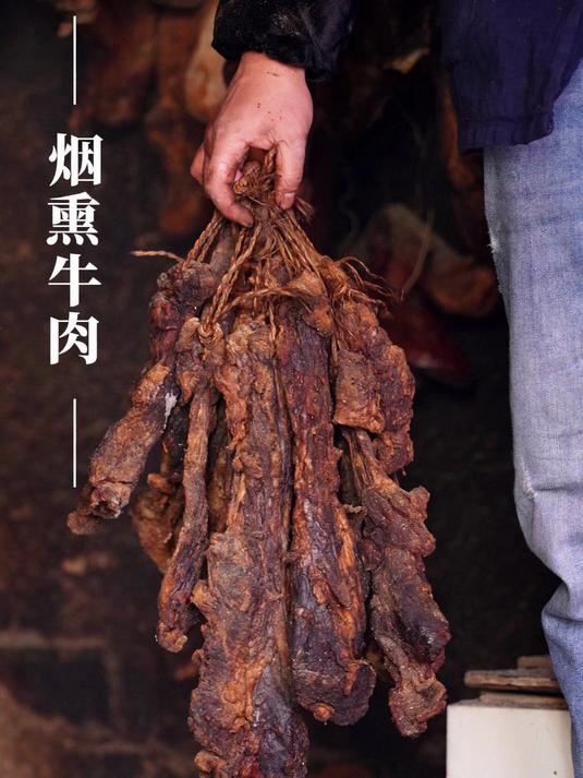 往年的牛肉好贵,今年的便宜不少熏腊肉的时候顺带熏一点牛肉试试