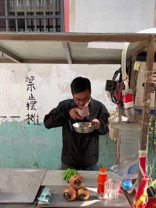 多年老师傅做的香酥鸡腿汉堡，一份5块钱值不值？