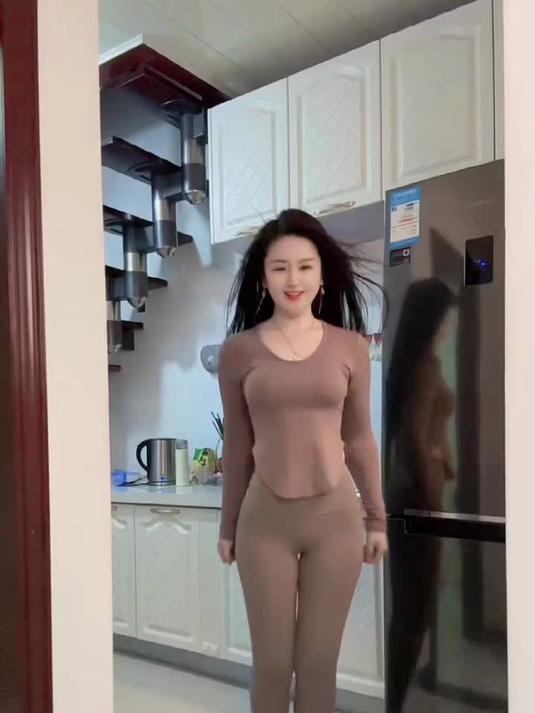 我旁边的枕头好像一直在等你