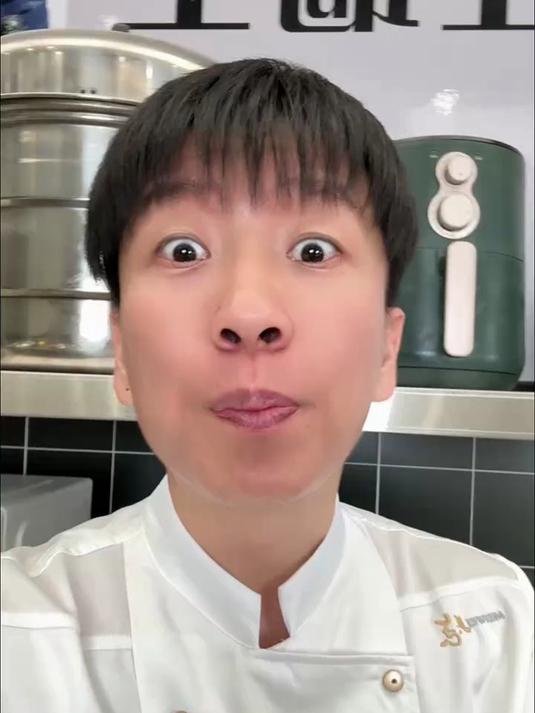 邪修制作慕斯蛋糕,外面一小块二三十,在家可以做四五块啦