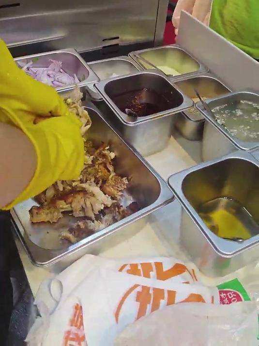张成荣电烤鸡架麻辣拌制作过程，学起来，夏天不二选择