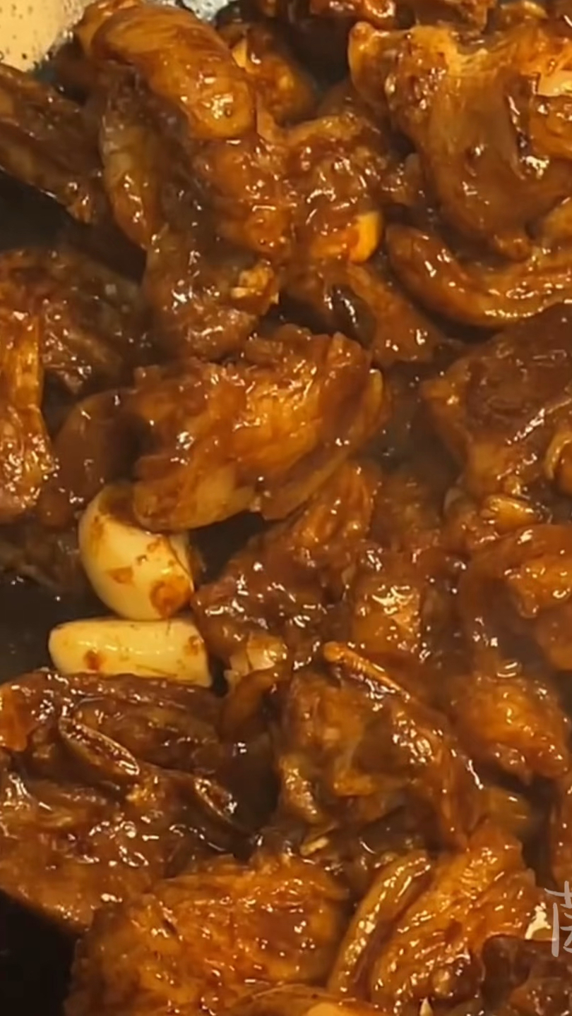 冬天一定要整上这个广式羊头煲!暖胃又下饭