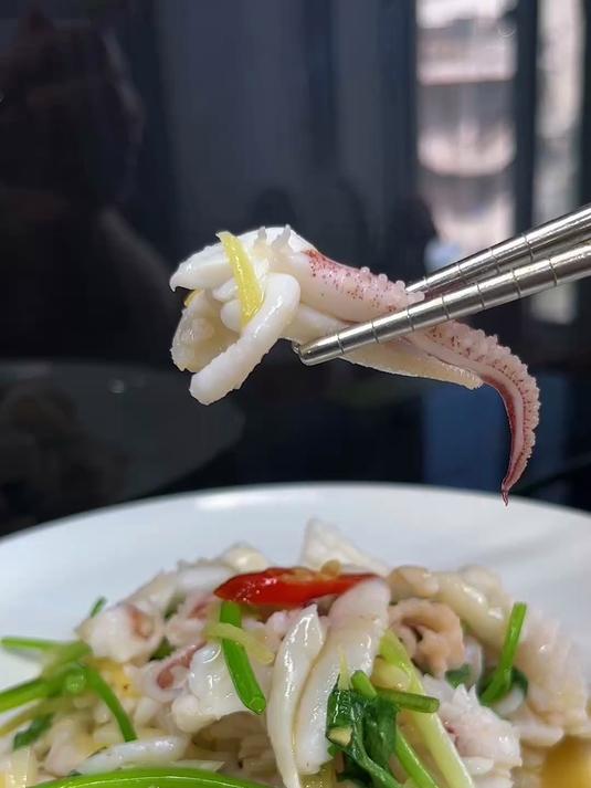 鱿鱼这样炒好吃到隔壁来敲门,又鲜美又脆嫩