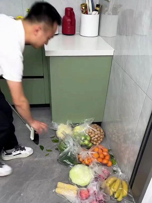 厨房蔬菜堆台面乱糟糟?置物架一摆!分类放超整齐
