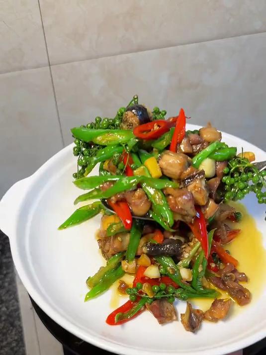青花椒鸡麻辣可口