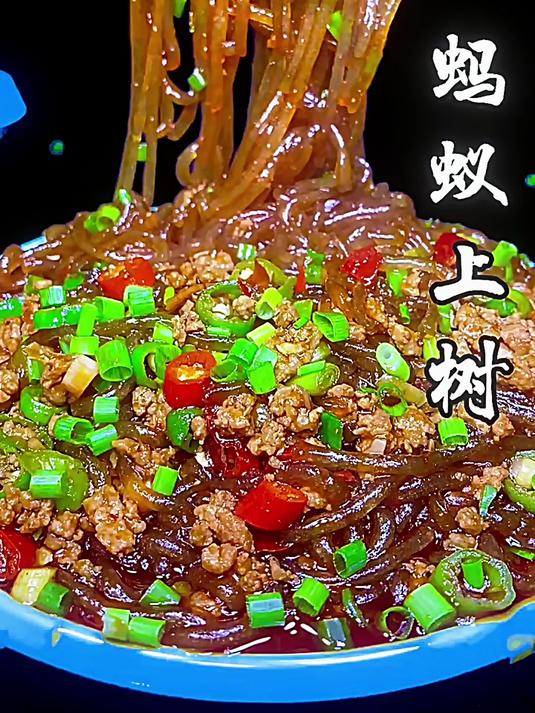 手工红薯粉遇上酸辣汤底,酸辣交织、爽滑弹牙,每一口舌尖狂欢!