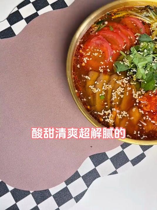冷面汤冰凉爽口,面条筋道不坨