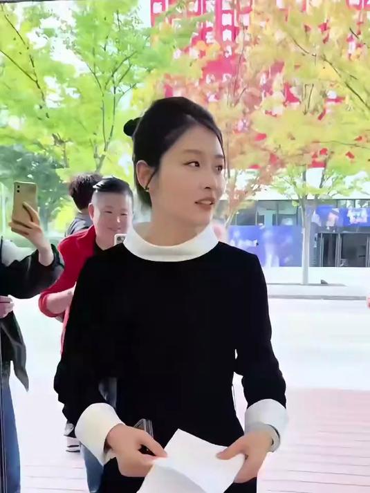 海莉姐隐藏的三重身份你们都知道吗！一个比一个震撼！