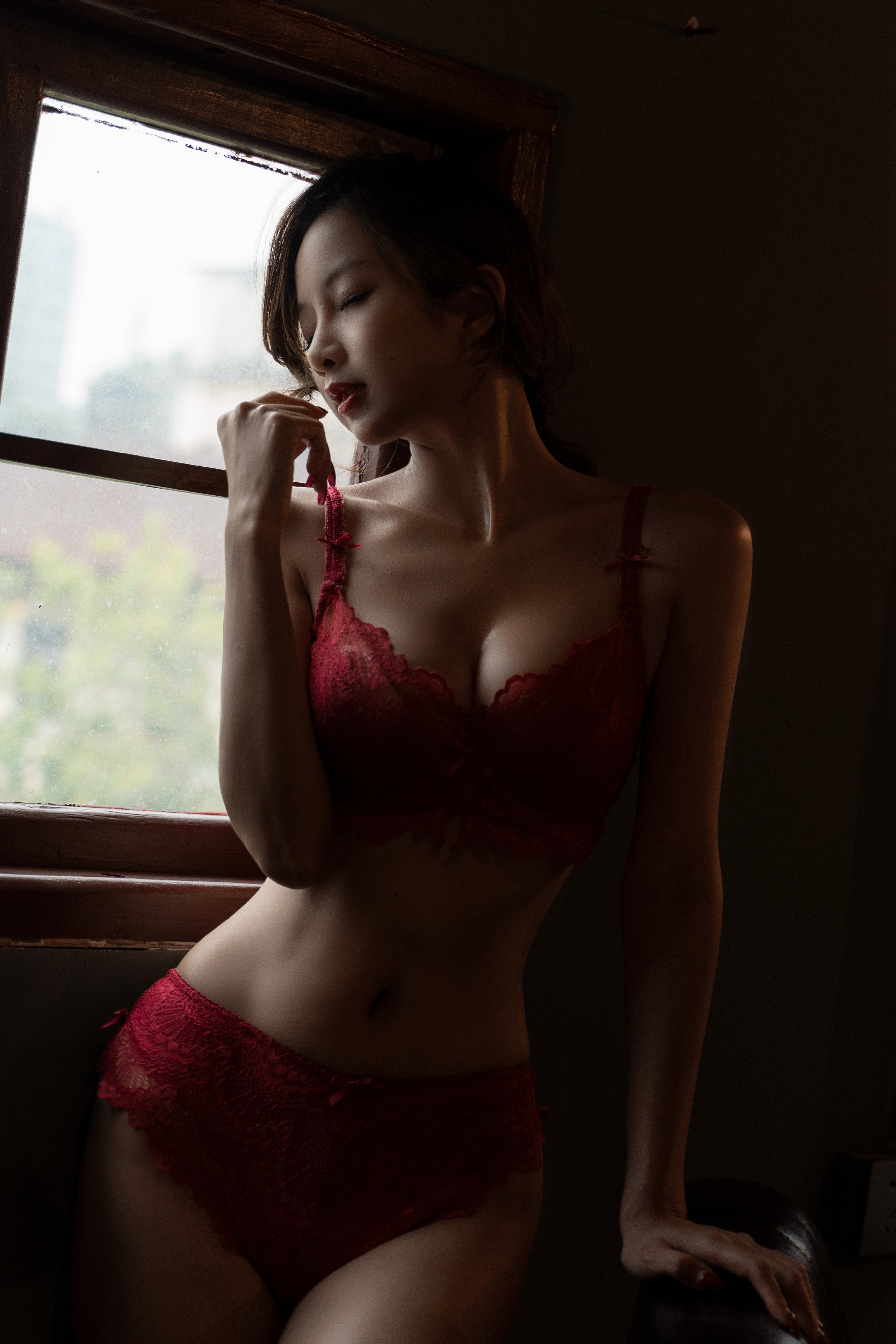 图片[10]-小何同学 – 042 后窗 [36P+1V194M]-六色网