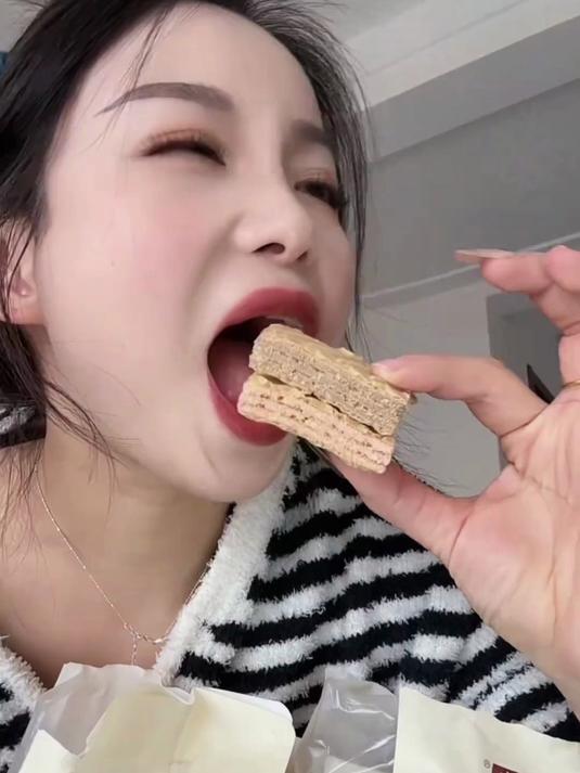 曼士卡威化夹心蛋糕饼干,口感像冰淇凌一样酥酥脆脆的巨好吃!