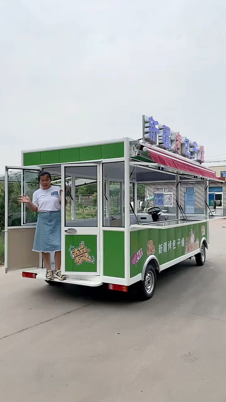 四轮餐车做新疆烤包子用