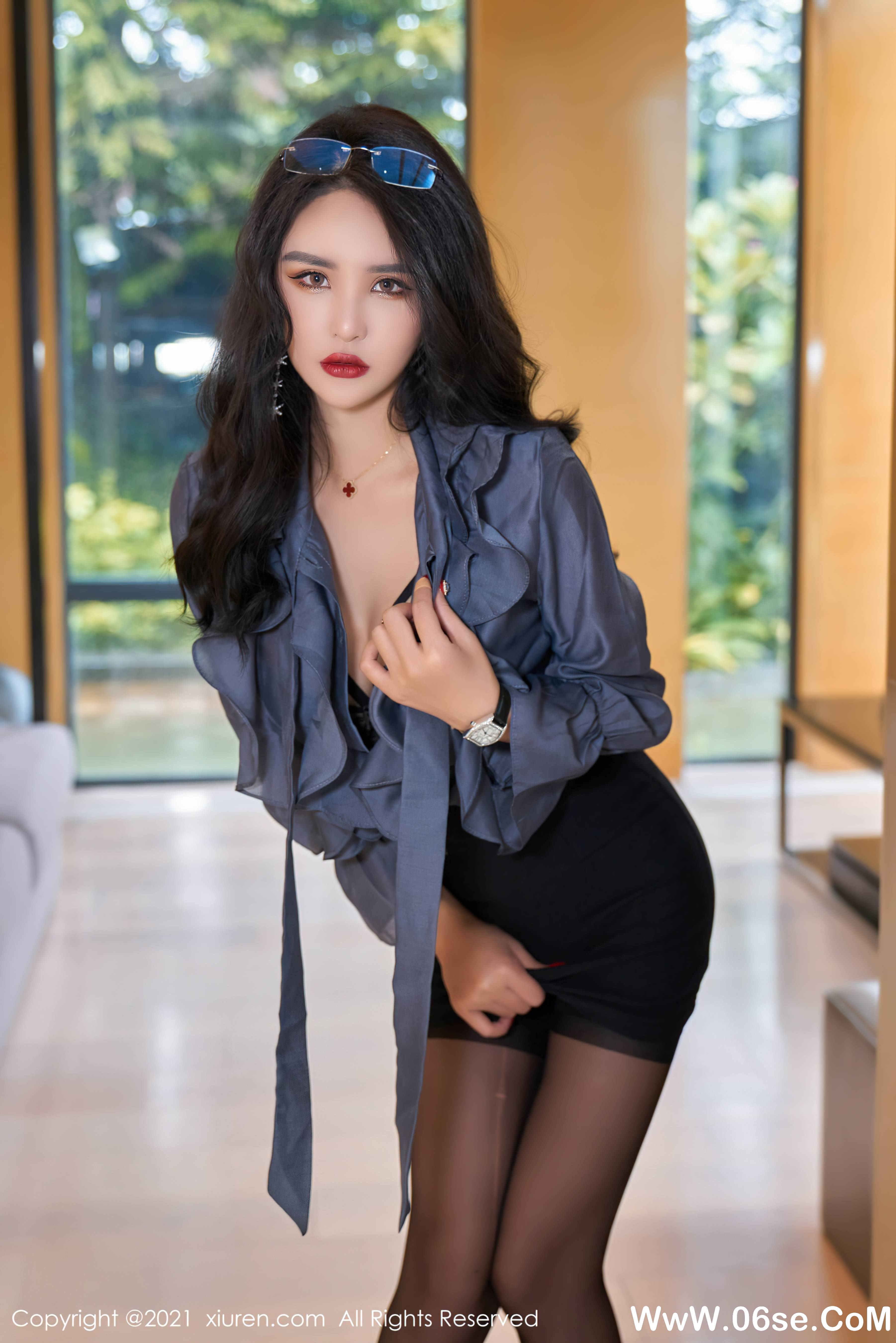 图片[3]-[XIUREN秀人网] 2021.09.28 NO.4010 Emily尹菲-六色网