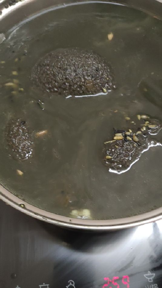 陈皮芝麻槐花子鲫鱼汤