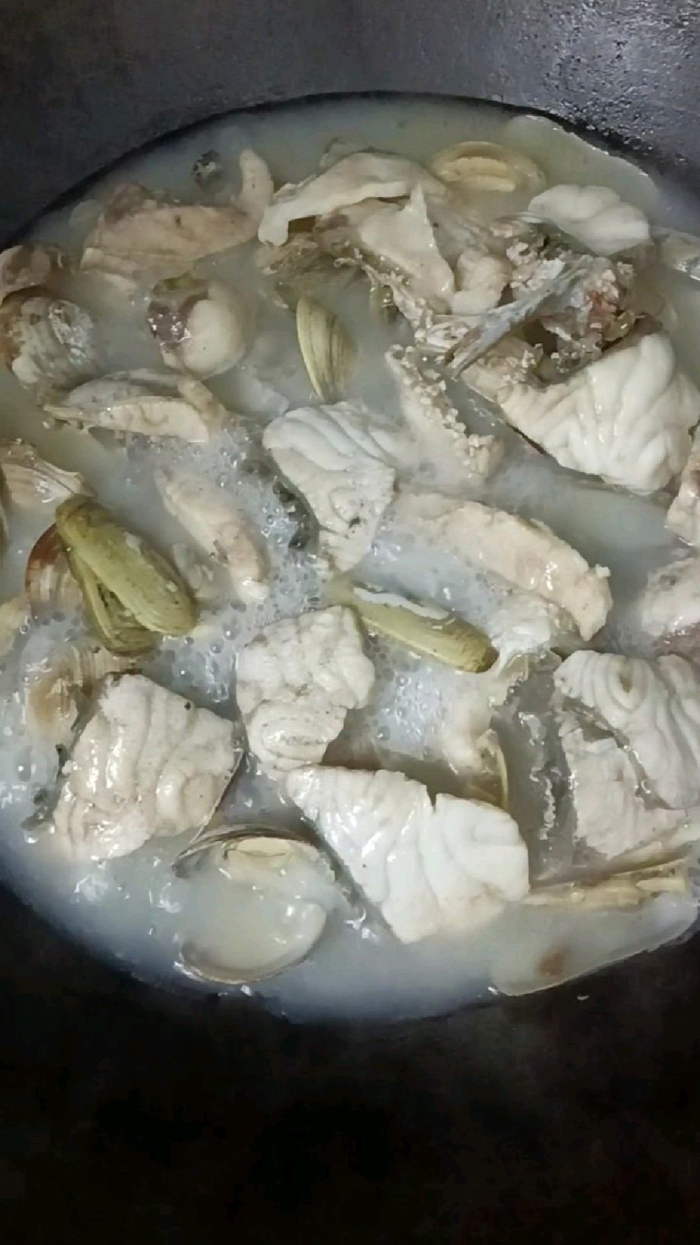 简单的长哲白贝脆鱼片汤