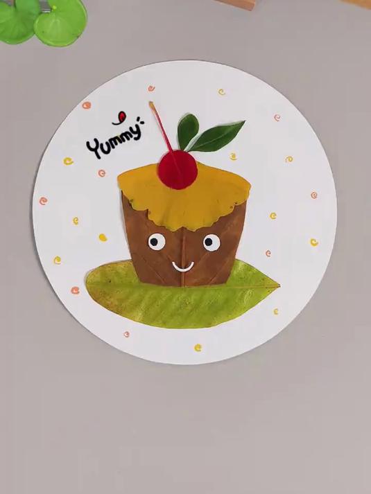 樱桃纸杯蛋糕树叶贴画。又到了玩树叶的季节