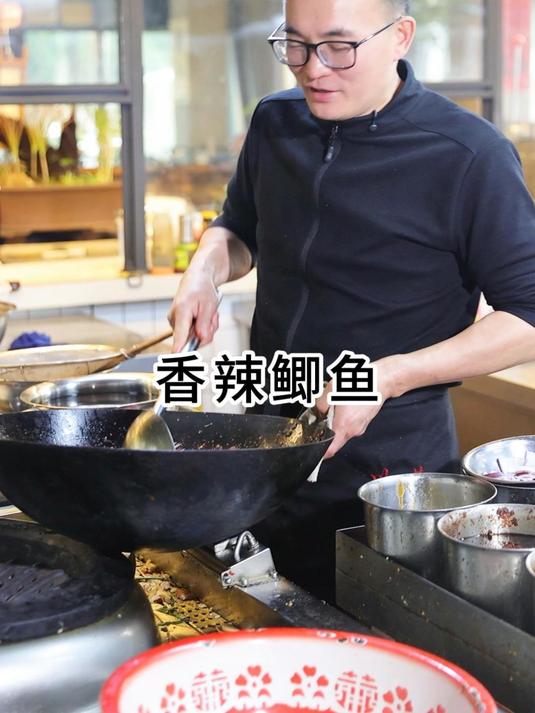 今天这个鲫鱼做法有点不一样哦,香辣香麻,鱼刺都酥脆