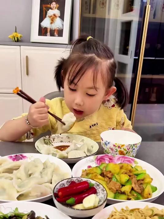 冷冻饺子终结粘皮难题！食品级收纳盒保鲜不串味，拿取方便不破皮