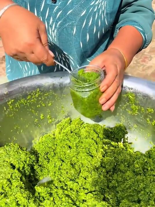 家人们冲!手工现做韭菜花酱,鲜掉眉毛,一瓶能搭 10 种吃法