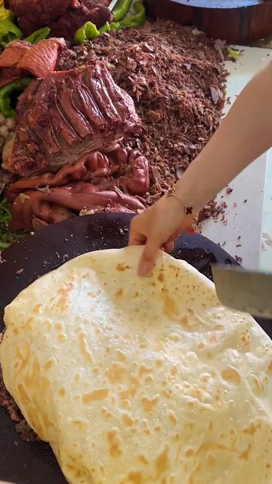 大饼卷肉真有食欲