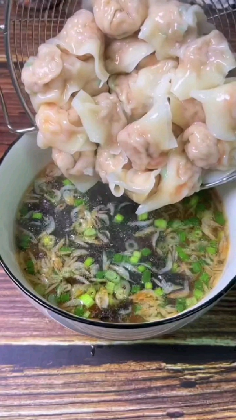 福建特色小吃千里香馄饨,在家也能做出汤鲜肉嫩的金元宝馄饨,老人孩子都爱吃