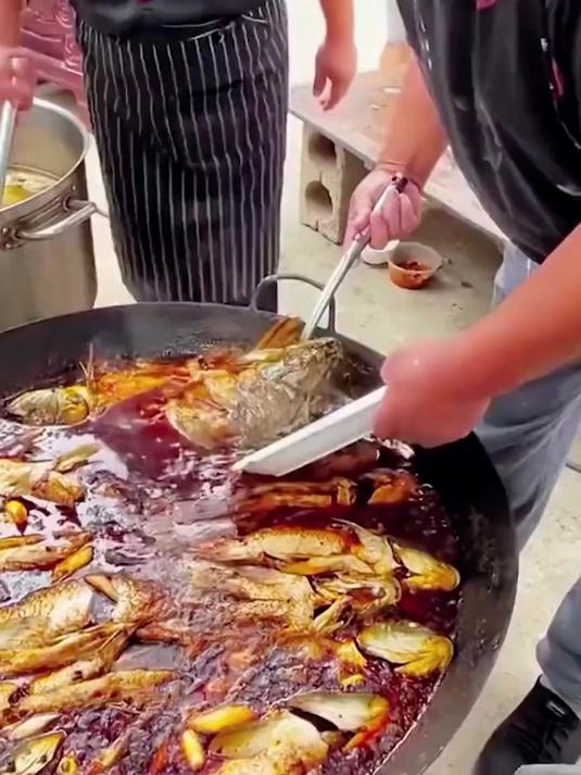 “煎饼果子专用！街头小贩同款工具”，好用爱用