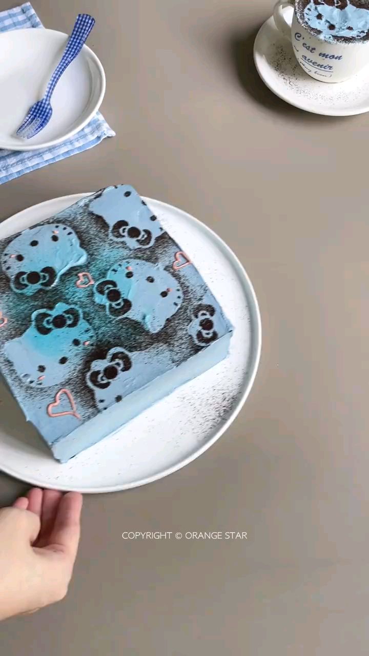 超可爱Hello Kitty奥利奥竹炭千层蛋糕,无法拒绝那么可爱的千层蛋糕