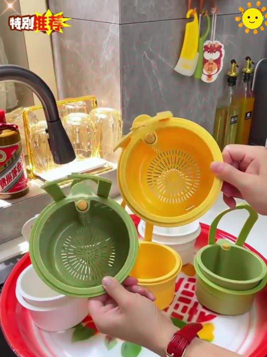 在水龙头安个沥水收纳袋,倒剩菜就不会堵水池了,还能收纳工具