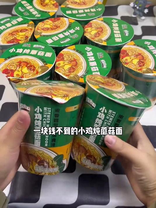 一碗小鸡炖蘑菇面,还原东北热炕头的鲜香!