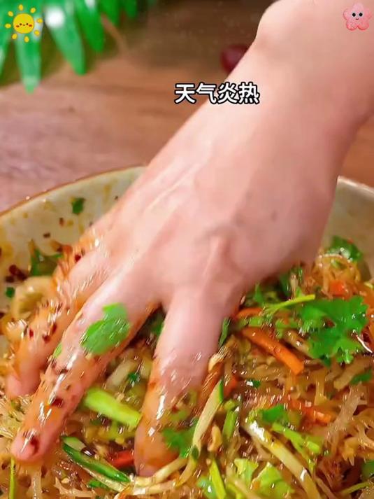 减脂期封神凉拌菜！龙须菜 3 分钟搞定，酸辣爽口巨掉秤