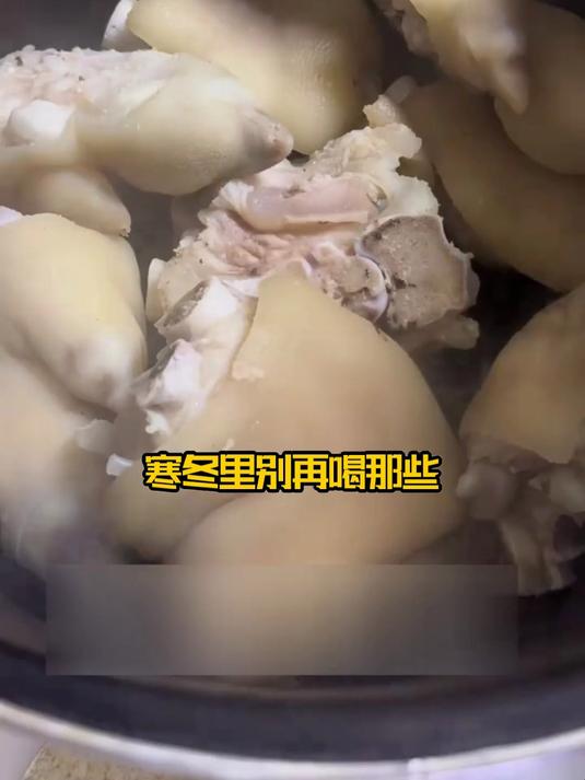 冬至在家煮汤圆,配碗花生黄豆猪蹄汤,暖得更开心
